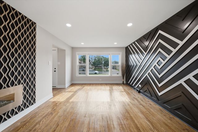8642 S Indiana Avenue, Chicago, IL 60619