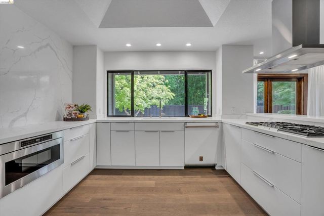 300 Andros Dr, San Ramon, CA 94582