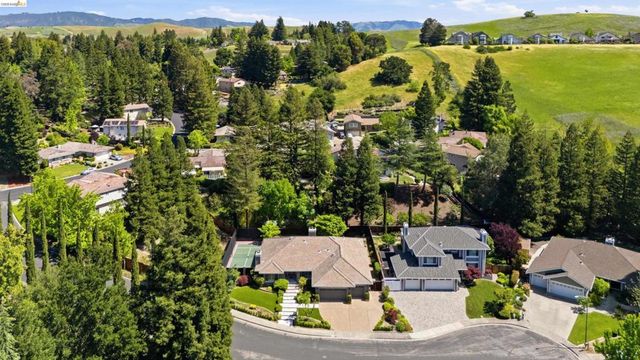 300 Andros Dr, San Ramon, CA 94582
