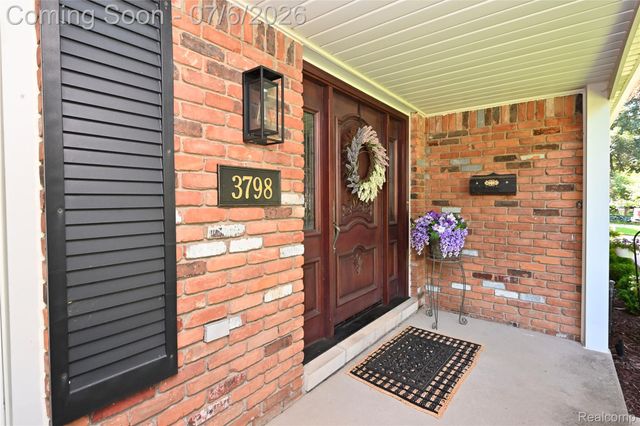 3798 Ledge Drive, Troy, MI 48084