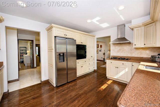 3798 Ledge Drive, Troy, MI 48084
