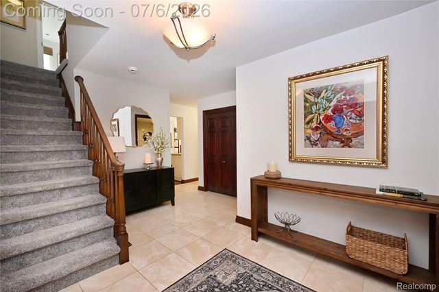 3798 Ledge Drive, Troy, MI 48084
