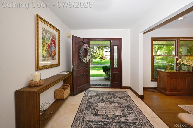 3798 Ledge Drive, Troy, MI 48084