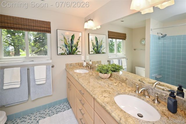 3798 Ledge Drive, Troy, MI 48084
