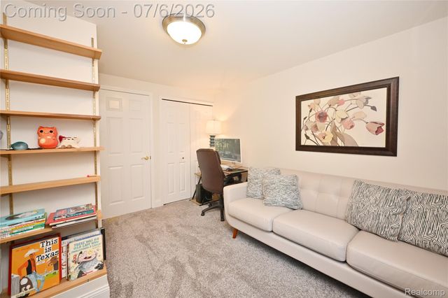 3798 Ledge Drive, Troy, MI 48084