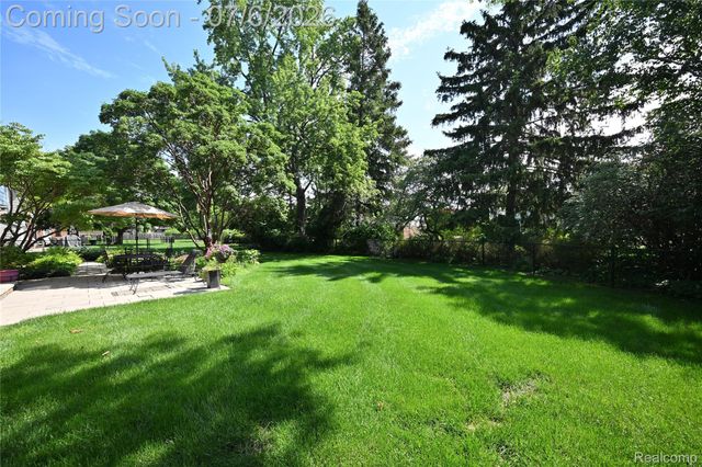 3798 Ledge Drive, Troy, MI 48084