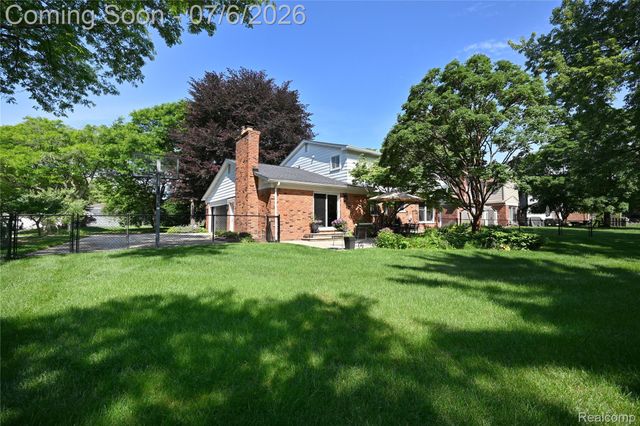 3798 Ledge Drive, Troy, MI 48084