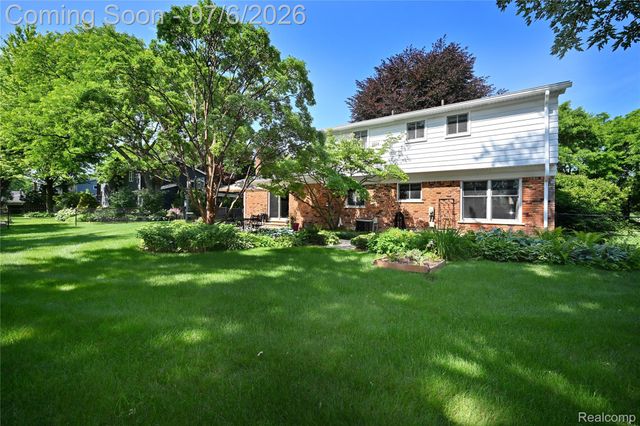 3798 Ledge Drive, Troy, MI 48084