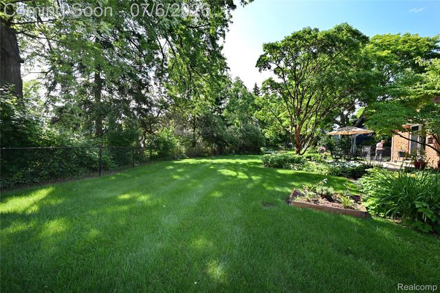 3798 Ledge Drive, Troy, MI 48084