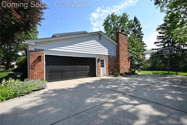 3798 Ledge Drive, Troy, MI 48084