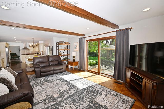 3798 Ledge Drive, Troy, MI 48084