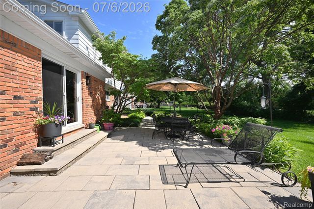 3798 Ledge Drive, Troy, MI 48084