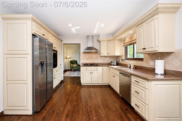 3798 Ledge Drive, Troy, MI 48084