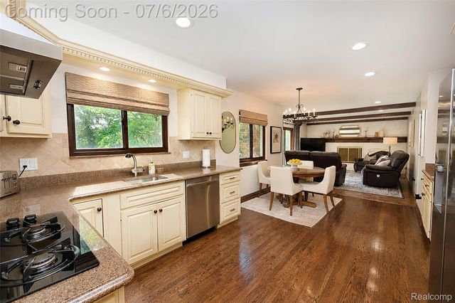 3798 Ledge Drive, Troy, MI 48084