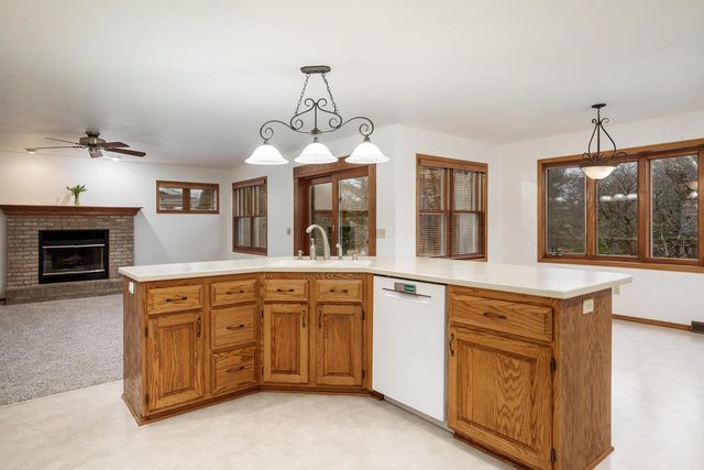 4013 Bordeaux Drive, Janesville, WI 53546