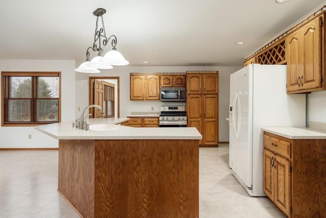 4013 Bordeaux Drive, Janesville, WI 53546