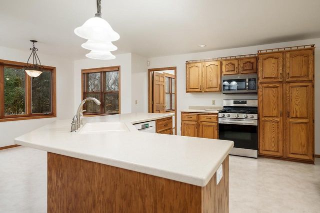 4013 Bordeaux Drive, Janesville, WI 53546