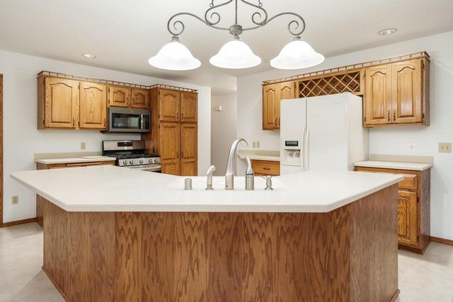 4013 Bordeaux Drive, Janesville, WI 53546