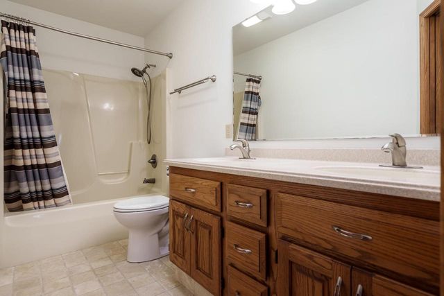 4013 Bordeaux Drive, Janesville, WI 53546