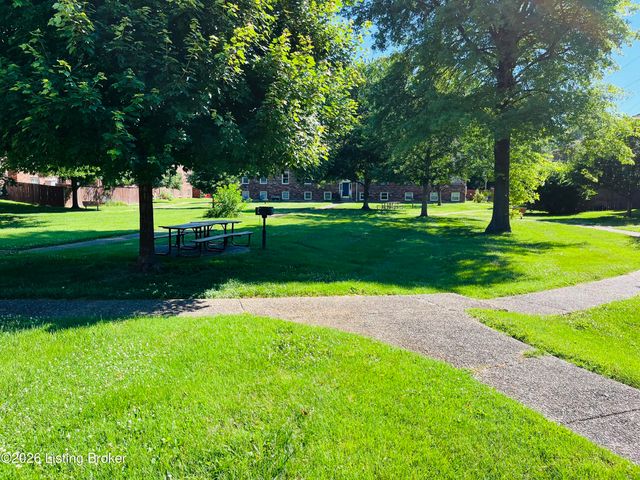 8127 Lake Ave APT A10, Louisville, KY 40222