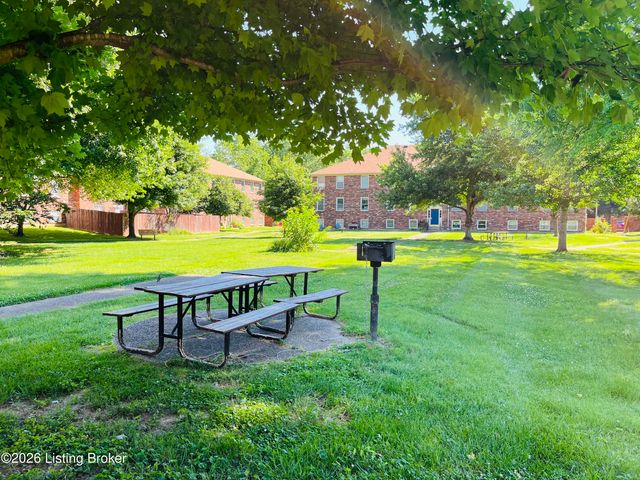 8127 Lake Ave APT A10, Louisville, KY 40222