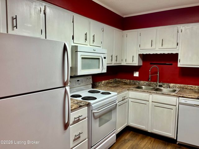 8127 Lake Ave APT A10, Louisville, KY 40222