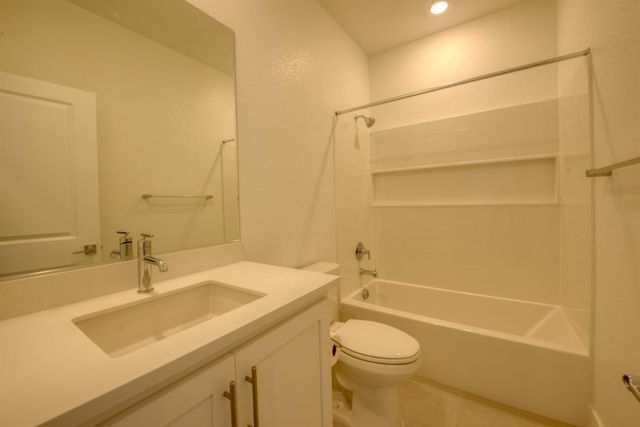 2109 Blossom Ranch, Patterson, CA 95363