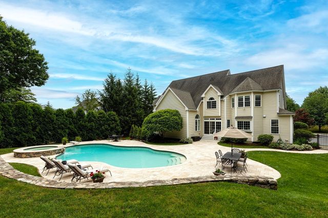 3 Bowker Road, Hopkinton, MA 01748