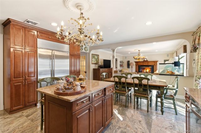 4 Peachtree Lane, Roslyn, NY 11576