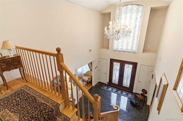 4 Peachtree Lane, Roslyn, NY 11576