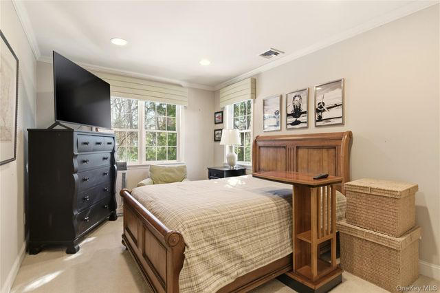 4 Peachtree Lane, Roslyn, NY 11576