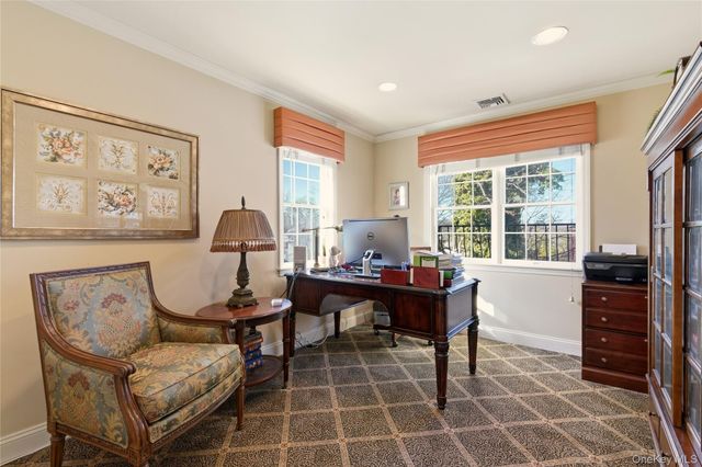 4 Peachtree Lane, Roslyn, NY 11576