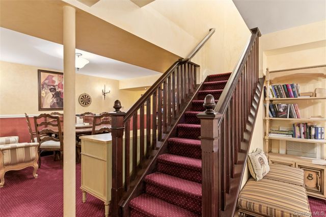 4 Peachtree Lane, Roslyn, NY 11576