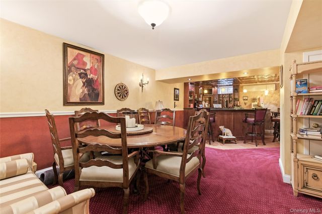 4 Peachtree Lane, Roslyn, NY 11576