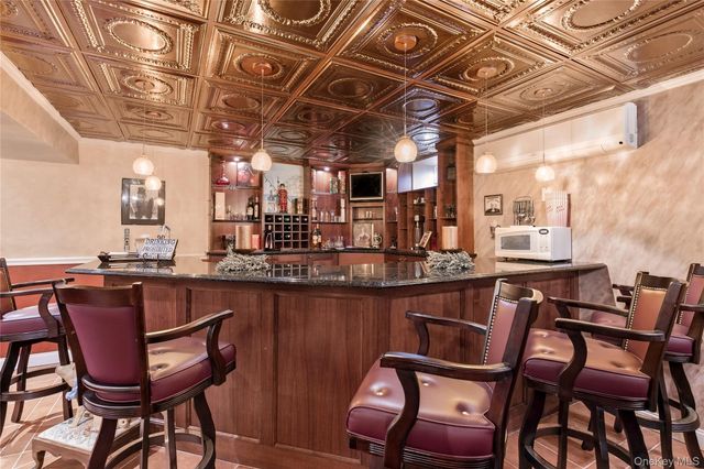 4 Peachtree Lane, Roslyn, NY 11576