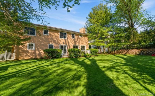 4 Peachtree Lane, Roslyn, NY 11576