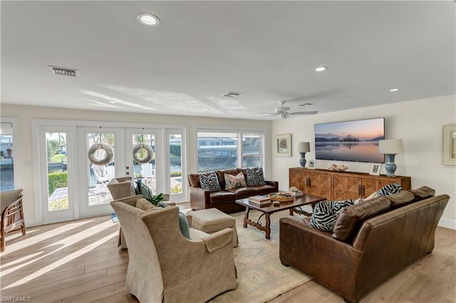 976 N Town And River DR, Fort Myers, FL 33919