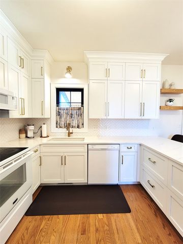 3023 E Cutler Avenue, Des Moines, IA 50320