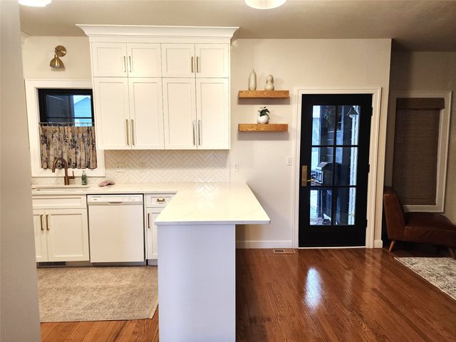 3023 E Cutler Avenue, Des Moines, IA 50320