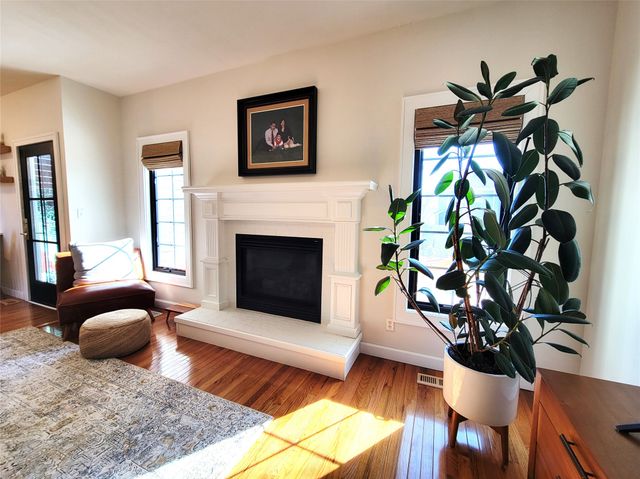 3023 E Cutler Avenue, Des Moines, IA 50320