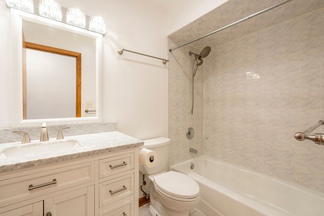 4101 N Dickinson Avenue 1, Chicago, IL 60641