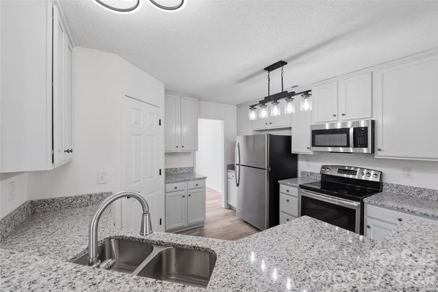 2308 Big Pine Drive, Matthews, NC 28105