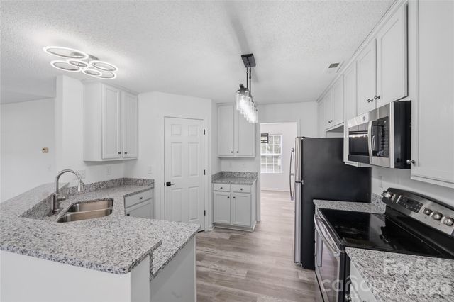 2308 Big Pine Drive, Matthews, NC 28105