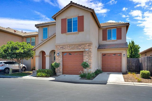 3270 Alps Lane, Clovis, CA 93619