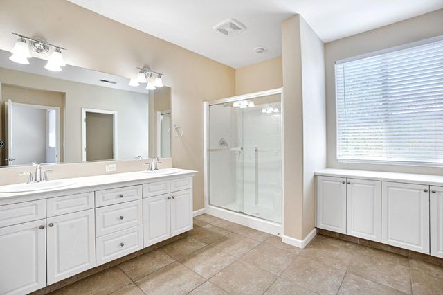 3270 Alps Lane, Clovis, CA 93619