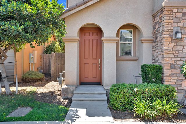 3270 Alps Lane, Clovis, CA 93619
