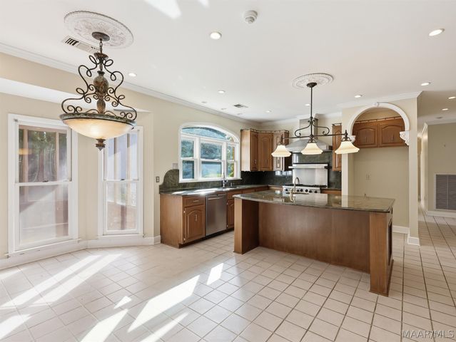 655 Horseshoe Curve, Pike Road, AL 36064