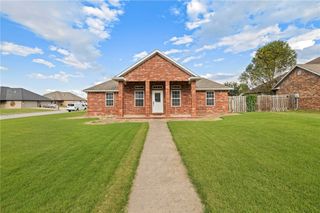 301 Hindman Drive, Prairie Grove, AR 72753