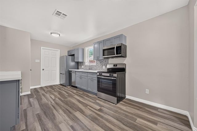 2013 Long Dr, Richmond, TX 77469