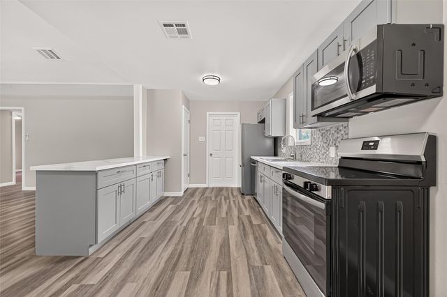 2013 Long Dr, Richmond, TX 77469